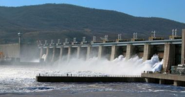 Stire din Economie : Producția de electricitate a făcut un salt mai mare decât consumul