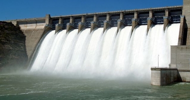 Stire din Economie : Producția de electricitate a scăzut
