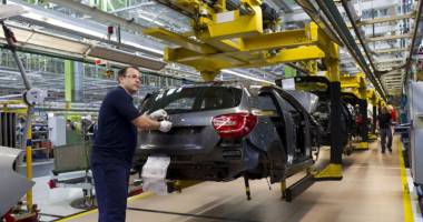 Stire din Economie : Producția industrială,  creștere "subțire" în 2015
