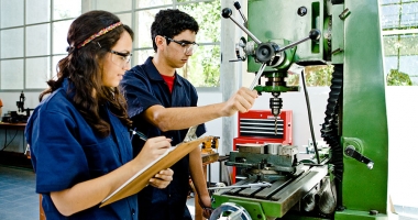 Stire din Economie : Producția industrială a crescut cu 5,8%
