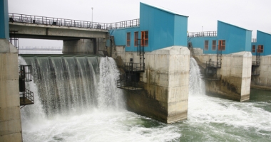 Stire din Economie : Producția  și consumul  de energie electrică sunt în creștere