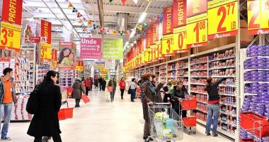 Stire din Social : Marile lanţuri de supermarketuri vin cu reduceri de până la 80% la produsele de sărbători