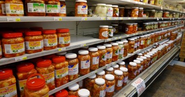 Stire din Economie : Peste 10 tone de produse alimentare confiscate de polițiști