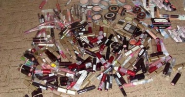 Stire din Social : Ce au găsit comisarii Protecției Consumatorilor în cosmetice