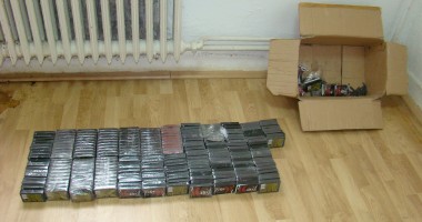 Stire din Eveniment : Copii de 16 ani găsiți "înarmați" până-n dinți cu articole pirotehnice