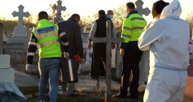 Stire din Eveniment : Cazurile de profanare de morminte se extind. Făptașii ar fi plecat cu mii de lei