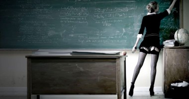 Stire din Eveniment : ÎNVĂȚĂTOARE DIN CONSTANȚA ACUZATĂ DE PROXENETISM