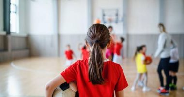 Stire din Eveniment : O profesoară s-a îndrăgostit de o elevă, iar soţul ei a vrut să se răzbune. Iată cum s-a încheiat telenovela