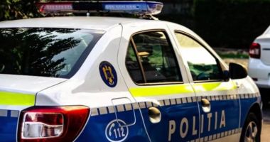 Stire din Eveniment : Profesoară de 50 de ani, găsită moartă cu semne de violenţă pe corp în propria casă