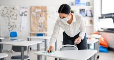 Până în prezent 244 de elevi și 329 de angajați din educație au fost confirmați cu Covid