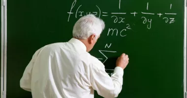 Stire din Eveniment : Scandal în educație! Profesor de 50 de ani, arestat după ce ar fi abuzat o elevă de 17 ani