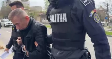 Stire din Eveniment : Și-a uitat menirea de dascăl! Ar fi întreținut relații sexuale cu o minoră