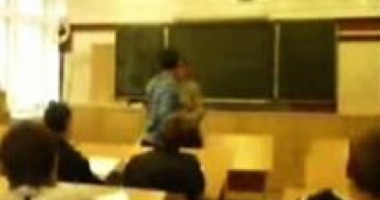 Stire din Eveniment : Un profesor este anchetat pentru că ar fi agresat o elevă