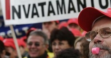 Stire din Cultură-Educație : Dascălii protestatari iau o pauză