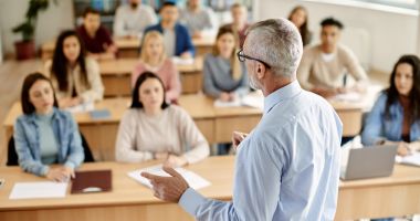 Stire din Cultură-Educație : Profesorii, revoltați de condițiile ministrului Educației pentru salarii mai mari