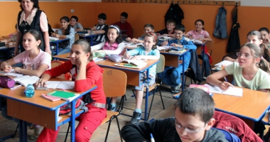 Stire din Cultură-Educație : Ce se întâmplă cu salariile dascălilor? Sindicatele din învățământ au primit… promisiuni