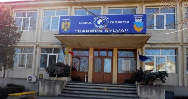 Stire din Cultură-Educație : Profesori de la Liceul "Carmen Sylva" se vor școli în UE