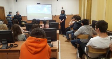 Profesorii, înlocuiți cu polițiști pentru o oră interactivă cu elevii