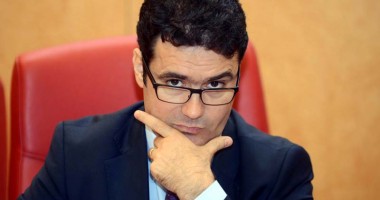Stire din Cultură-Educație : Profesorii așteaptă banii, nu promisiuni