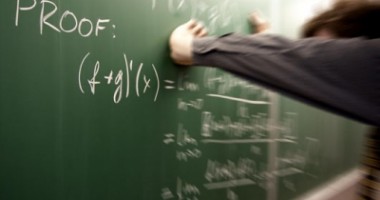 Stire din Eveniment : Învățătoarea cercetată pentru proxenetism, dată afară de la școala la care preda