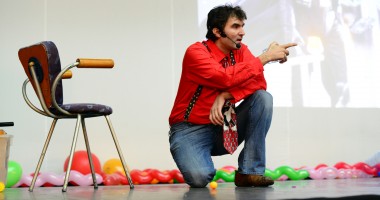 Stire din Cultură-Educație : Mâine vine la Constanța profesorul de joacă