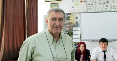 Stire din Constanța focus : "Ne lăudăm cu elevii olimpici, iar media o formează analfabeții funcționali"