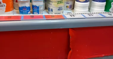 Inspectorii CJPC au găsit rugină, murdărie și rafturi neigienizate într-un magazin Profi - 3