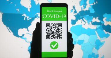 Stire din Social : Medic suspectat că ar fi vândut zeci de certificate verzi false