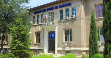 Se întrerupe programul filialelor Bibliotecii Universitare