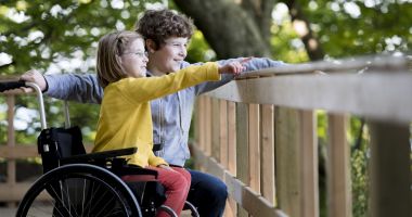 Stire din Social : Program redus de lucru pentru persoanele care au în îngrijire copii cu dizabilităţi