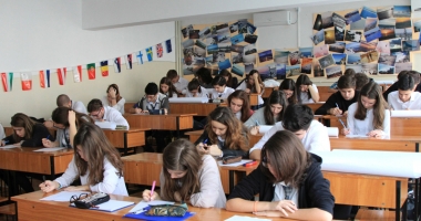 Stire din Cultură-Educație : Programa școlară de gimnaziu,  în dezbatere publică