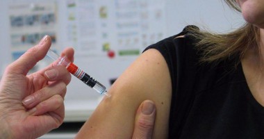 Stire din Sănătate : Cum se poate preveni cancerul de col uterin încă din copilărie