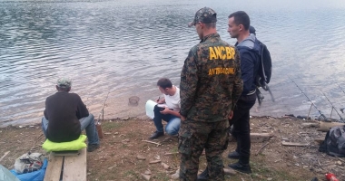 Stire din Social : Prohibiție la pescuit în Marea Neagră. Iată perioadele când este interzis pescuitul