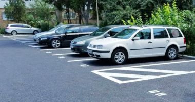 Stire din Social : Prioritate pentru pensionari în parcările marilor magazine. Proiect depus în Senat