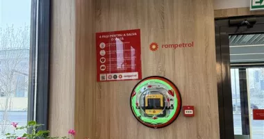 Stire din Social : Rompetrol dotează cu defibrilatoare 11 spații publice din Constanța și Prahova, precum și 80 de stații de distribuție carburant