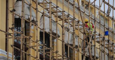 Stire din Economie : Proiecte de peste trei miliarde de euro, depuse în cel de-al doilea apel pentru „Valul Renovării”