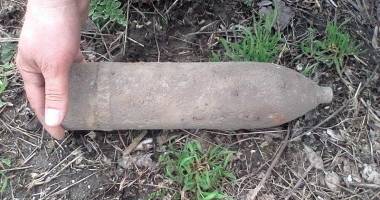 Stire din Eveniment : Proiectil găsit  de un agricultor  în timp ce ara,  în comuna Vulturu