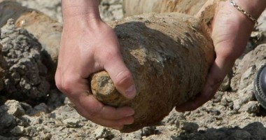 Stire din Eveniment : Doi copii au fost grav răniți în urma exploziei unui proiectil