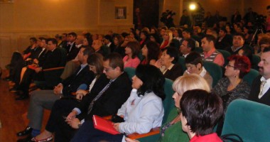 Stire din Cultură-Educație : Mai cred părinții în promisiunile ministrului Educației?