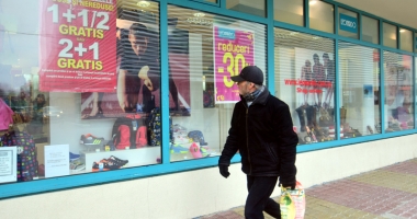 Reduceri de până la 70% în magazine. Promoțiile, valabile toată luna - 3
