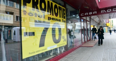 Reduceri de până la 70% în magazine. Promoțiile, valabile toată luna - 2