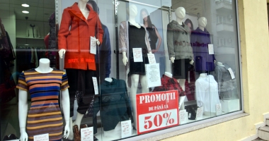 Reduceri de până la 70% în magazine. Promoțiile, valabile toată luna - 6
