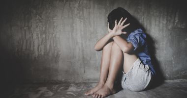 Un tânăr și-a convins iubita de 15 ani să se prostitueze