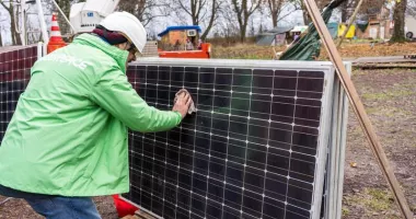 Stire din Economie : Reguli noi pentru prosumatori. Avantaje și obligații pentru producătorii de energie