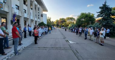 VIDEO/Protest USR în fața Prefecturii Constanța. "Ne-am săturat de atâtea tragedii" - 4