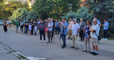 VIDEO/Protest USR în fața Prefecturii Constanța. "Ne-am săturat de atâtea tragedii" - 5