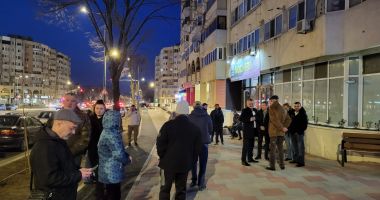 GALERIE FOTO AUR Constanța, protest cu lumânări în fața sediului PSD - 2