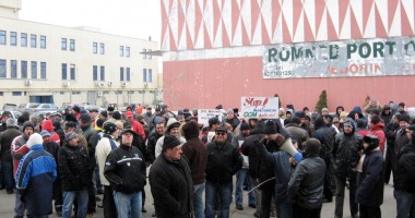 Stire din Economie : Sindicatele portuare atacă "taxa de barieră" pe toate fronturile
