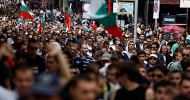 Stire din Actualitate : Mii de persoane au ieșit în stradă la Sofia pentru a cere demisia premierului Plamen Oreșarski