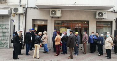 Protest al membrilor Casei de Ajutor Reciproc a Pensionarilor Constanţa. Se cere destituirea preşedintelui